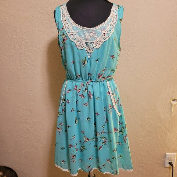 SM Wardrobe Dresses & Skirts - SM Wardrobe Vintage-Look Bird Print Dress With Lace Trim & Pockets size M/L